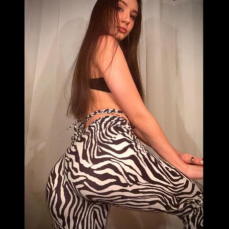 Amira Maroulis star érotique archive