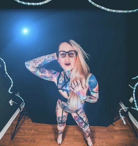 tatouages ​​blonds onlyfans xxx nus images