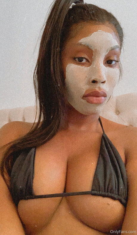 blonde aux gros seins onlyfans sexy sympa archive