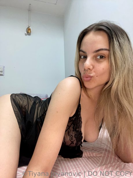 Tiyana Jovovich belle star du porno images