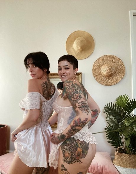 fans emo potelés uniquement nus parfaits image