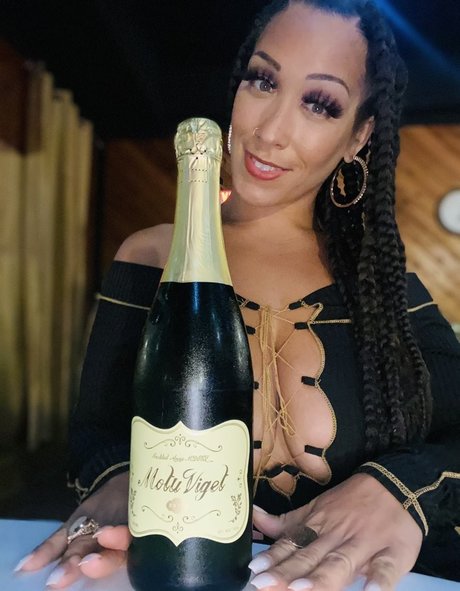 Kendra Kouture star du porno en haute qualité photo