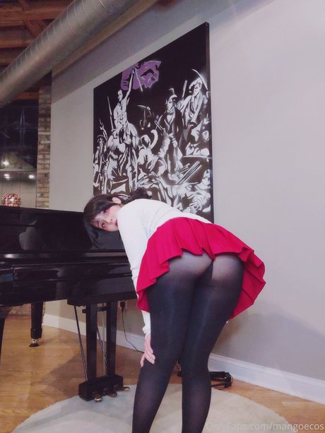 lingerie blanche onlyfans jolie adulte photo