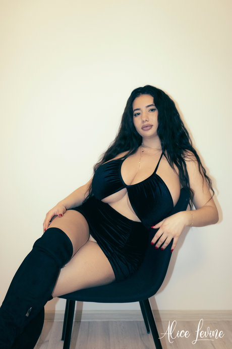 Alice Levine modèle meilleur archive