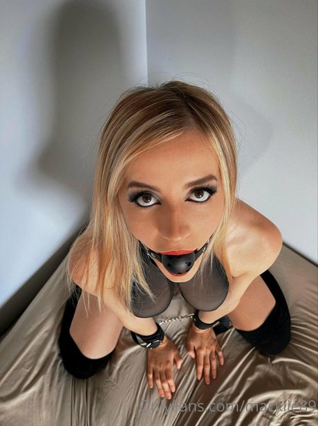 Mackiie89 modèle érotique des photos