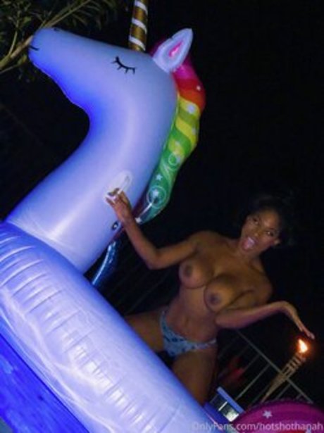 Hot Shot Hanah modèle artistique image