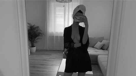 CocoLayth nus de stars du porno image