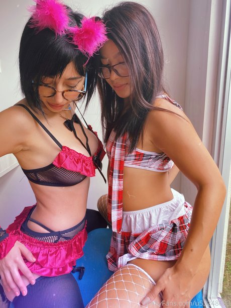 chaton courbé onlyfans nu sexy image