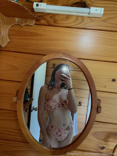 Mady Unleashed actrice libre photo