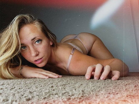 footjob pour ados uniquementfans assez nue photo