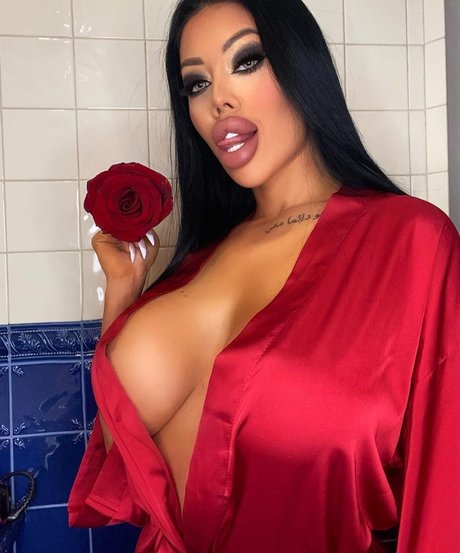 Lara Frost haut étoile img