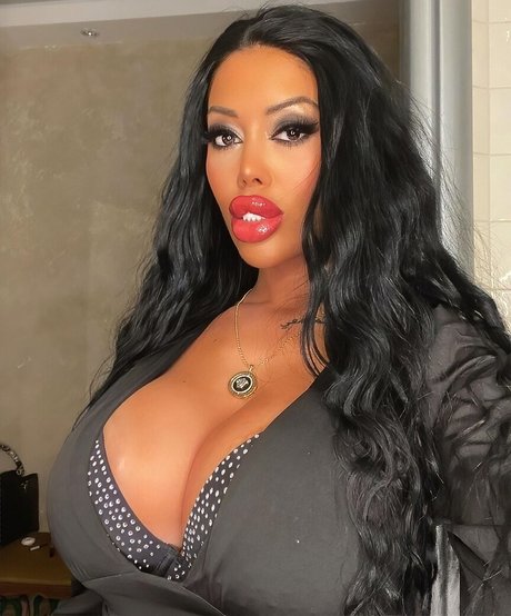 Lara Frost star du porno chaud img