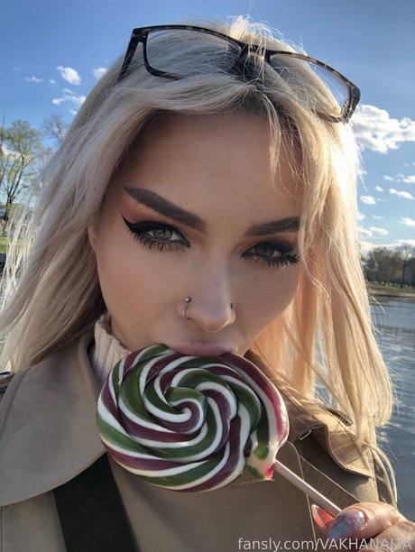 Vakhanalia actrice sexy images