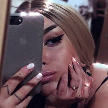 Barbbunny modèle pornographique image