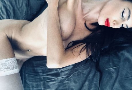 milf aux cheveux noirs onlyfans beau porno des photos