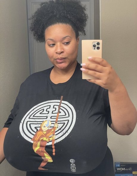 Yasmin irl modèle magnifique archive