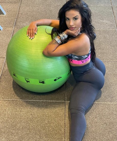 brunettebarbie ve modèles nus des photos