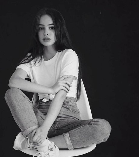 alena chaikina modèle érotique archive