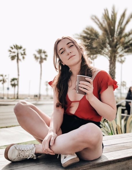 Angelica Trae beau modèle img