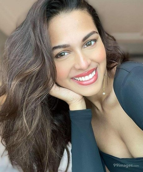 Adline Castelino joli modèle archive