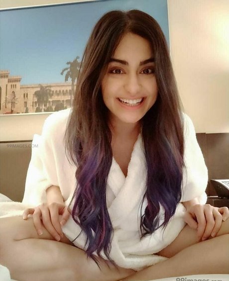 Adah Sharma étoile chaude photo