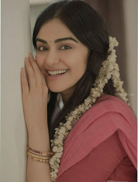 Adah Sharma étoile sympa photo
