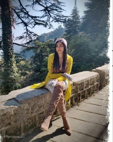 Adah Sharma modèle galerie