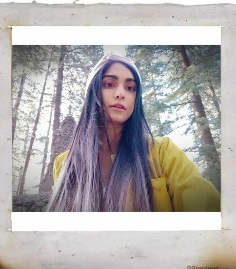 Adah Sharma étoile nue des photos