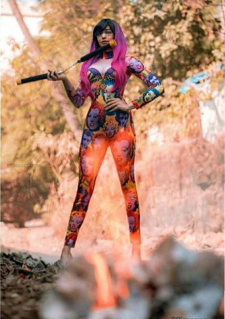 Adah Sharma art star du porno des photos