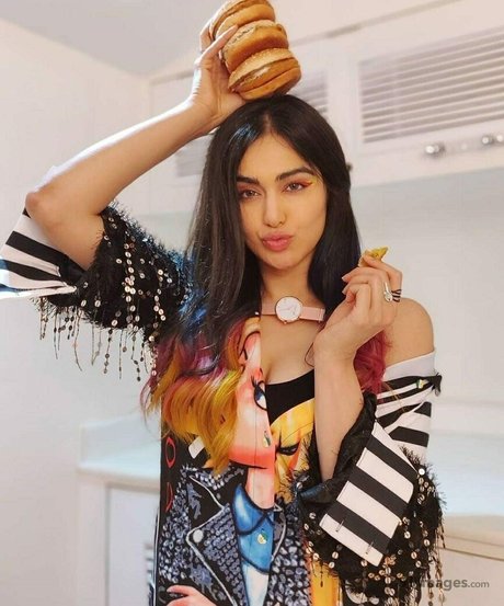 Adah Sharma art de star du porno des photos