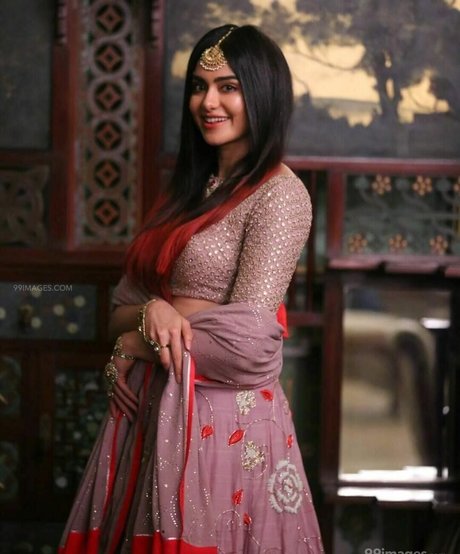 Adah Sharma star du porno érotique photos