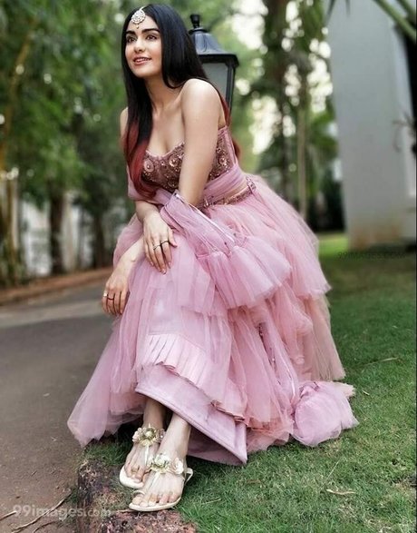 Adah Sharma modèle parfait galeries