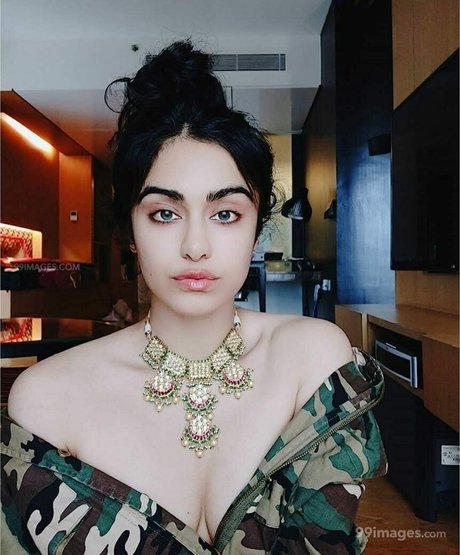 Adah Sharma sexe star du porno photo