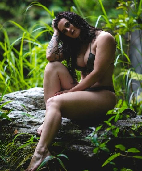 Nerdypeachbabe modèles nus photos