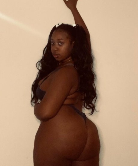 Kiana Marijuana star du porno xxx img