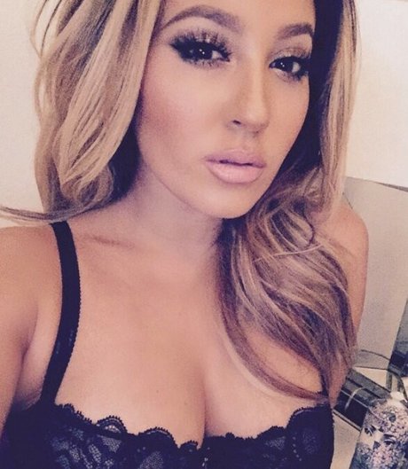 Adrienne Bailon star pornographique photos