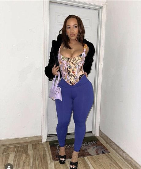 Carolinelloo star du porno parfaite photos