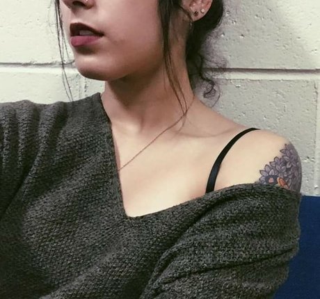 infirmière brune onlyfans magnifique parfait img