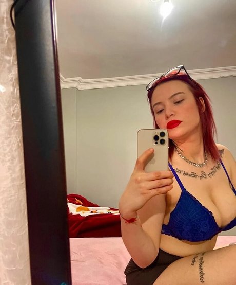 Arzu Ylmaz actrice parfaite des photos