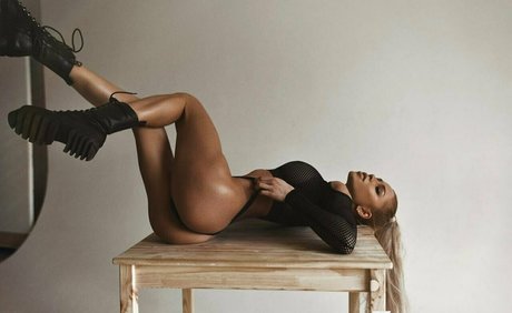 Anastasiya Timonina actrice érotique collection