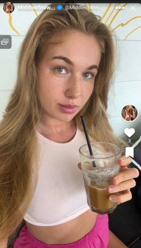 FromTheMiddleOfNowhere étoile adulte des photos