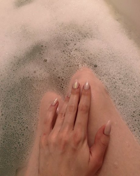 Chaisia modèle érotique img