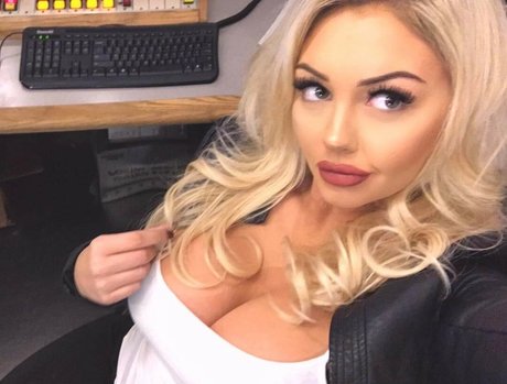 visage blond uniquementfans art exclusif collection