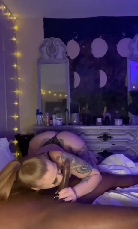 Lana Love modèle porno archive