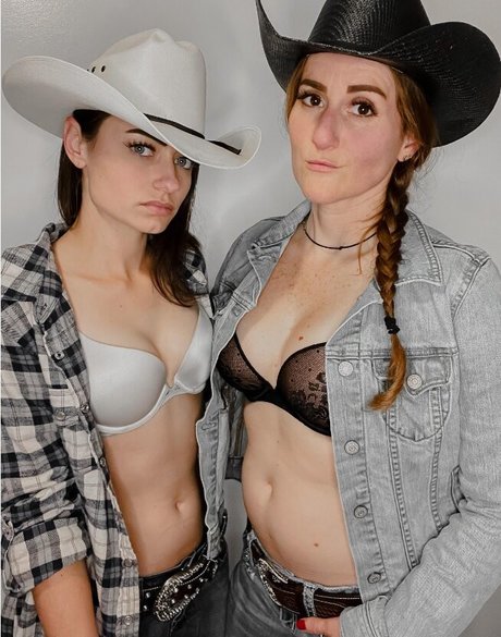 Mia Fraya Woods star du porno exclusive collection