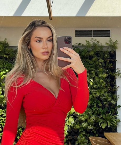 Sabina Kontor modèle érotique img