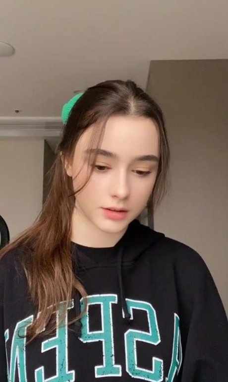 brunette onlyfans hd sympa photo