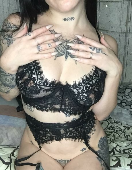 Saint Idol art de star du porno archive