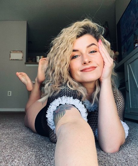 Beekay5667 étoile nue img