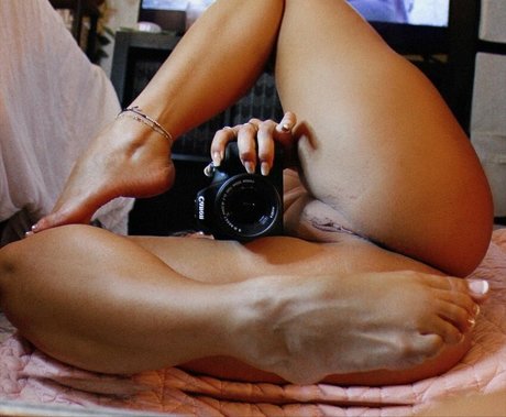 pom-pom girl nue onlyfans assez nue des photos